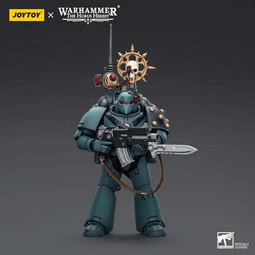 Warhammer Collectibles: 1/18 Scale Sons of Horus MKVI Tactical Squad Legionary with Legion Vexilla